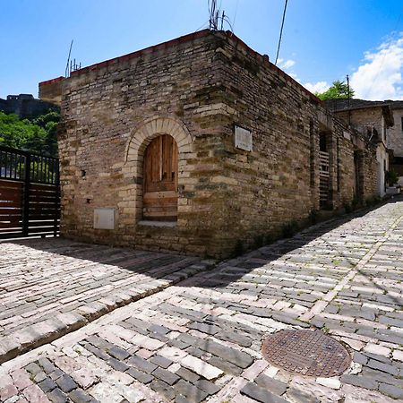 Castlefront Villa Gjirokaster Bagian luar foto