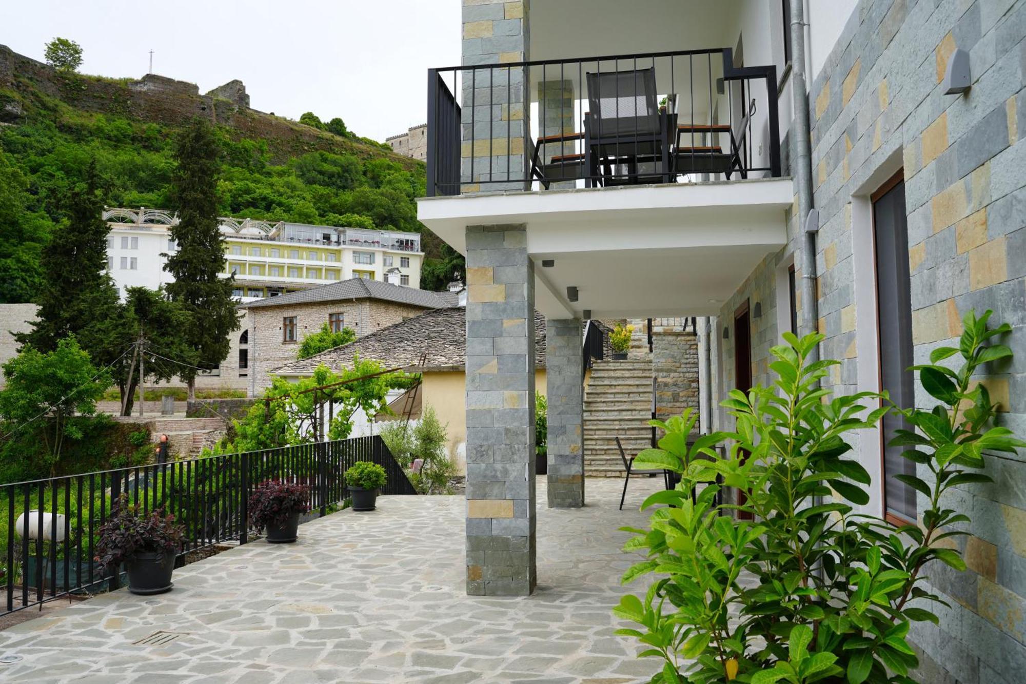 Castlefront Villa Gjirokaster Bagian luar foto