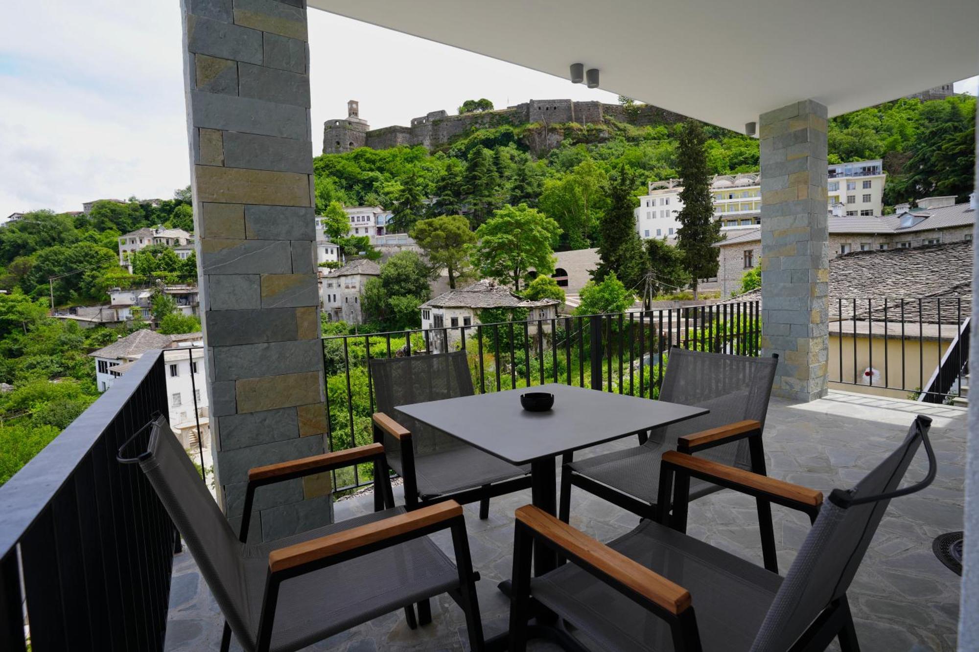 Castlefront Villa Gjirokaster Bagian luar foto