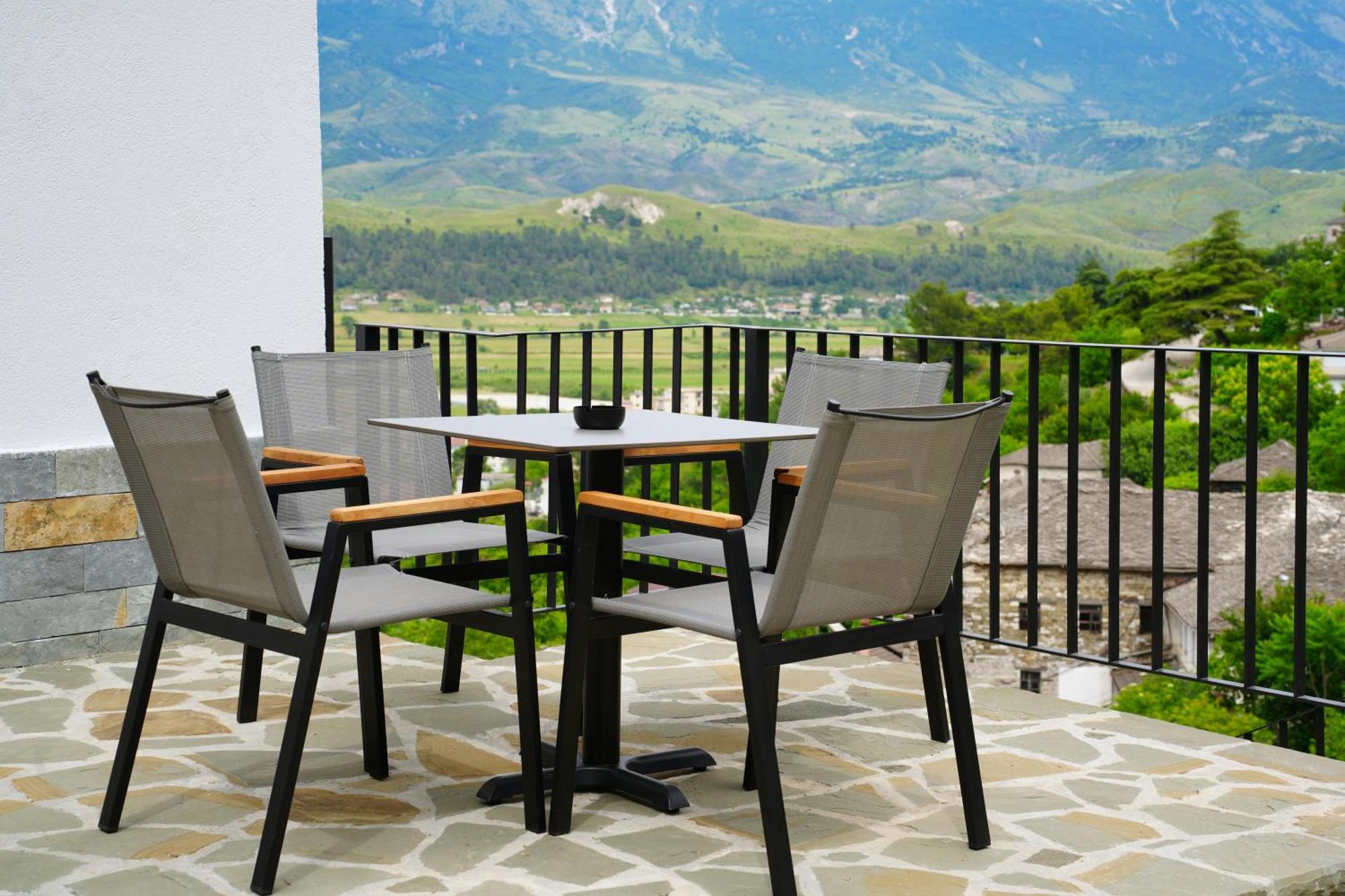 Castlefront Villa Gjirokaster Bagian luar foto