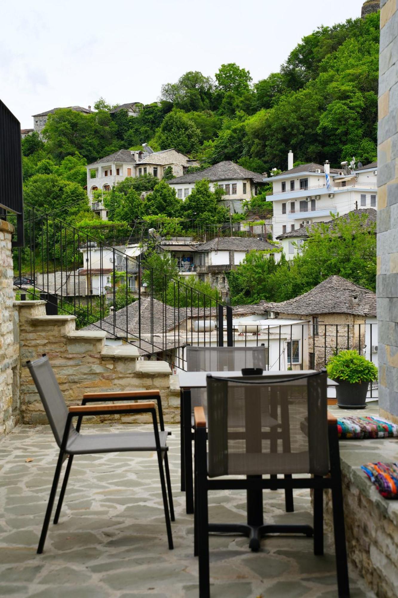 Castlefront Villa Gjirokaster Bagian luar foto