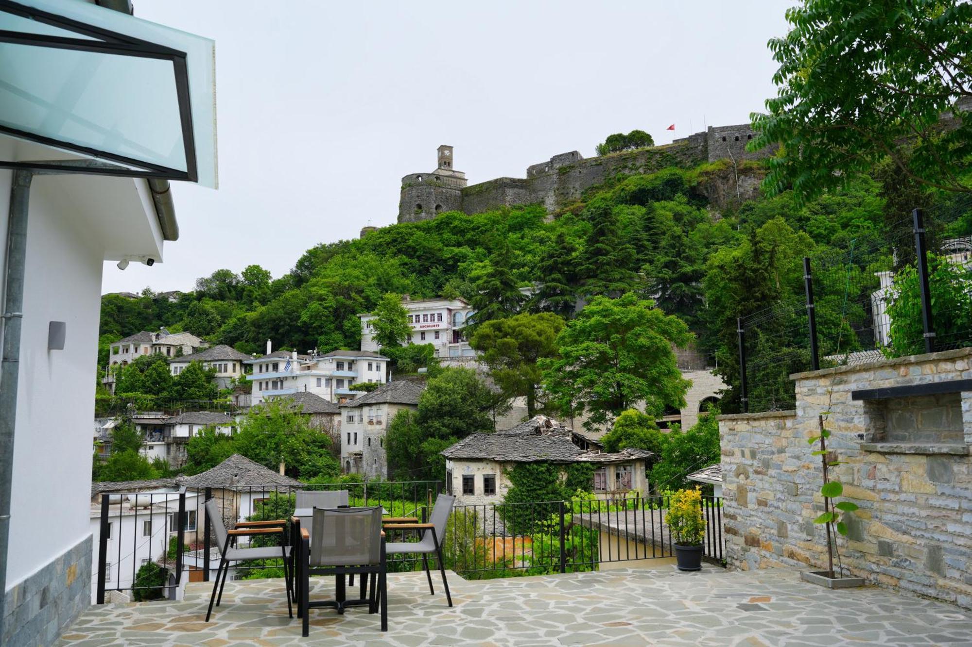 Castlefront Villa Gjirokaster Bagian luar foto