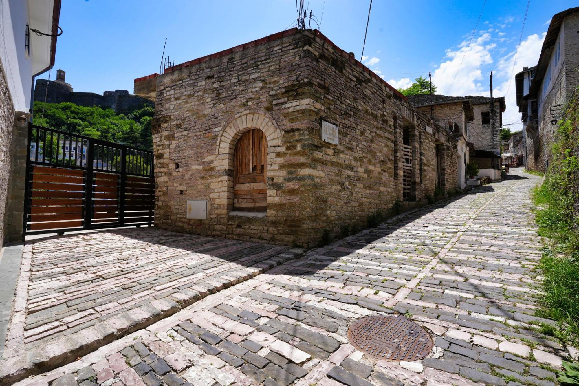 Castlefront Villa Gjirokaster Bagian luar foto