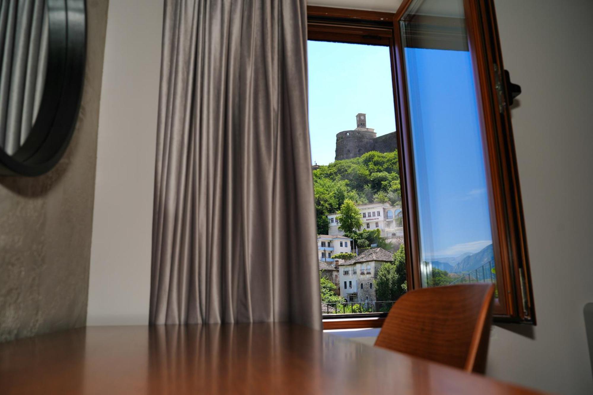 Castlefront Villa Gjirokaster Bagian luar foto